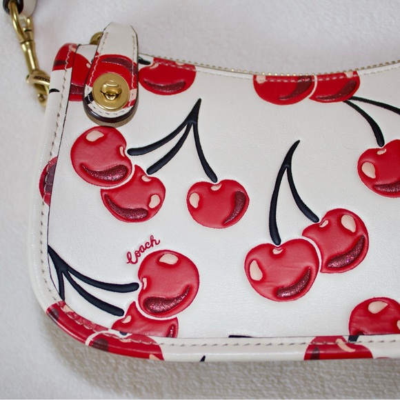 🍒 Coach Swinger Bag 20 With Cherry Print 🍒 - Picture 2 of 9